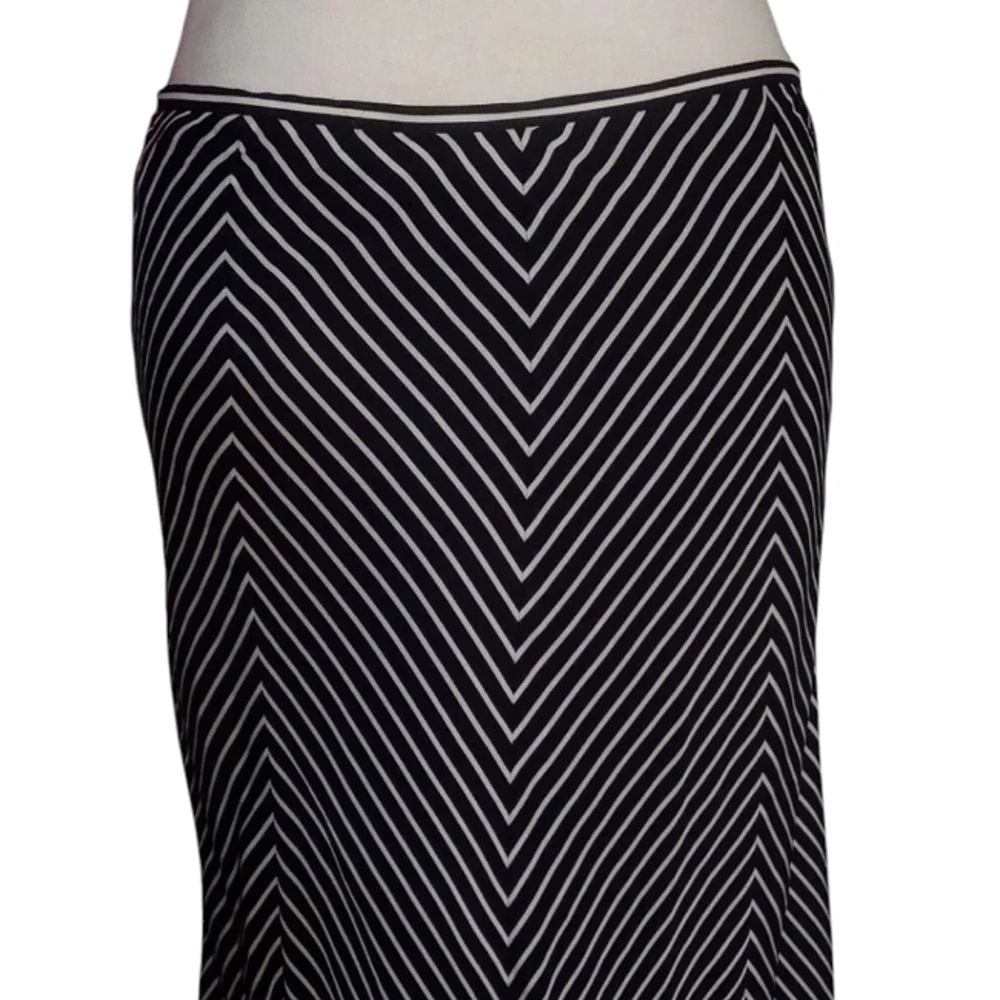 Michael Kors Black & White Chevron Pattern Silk Full A Line Midi Skirt Size 8